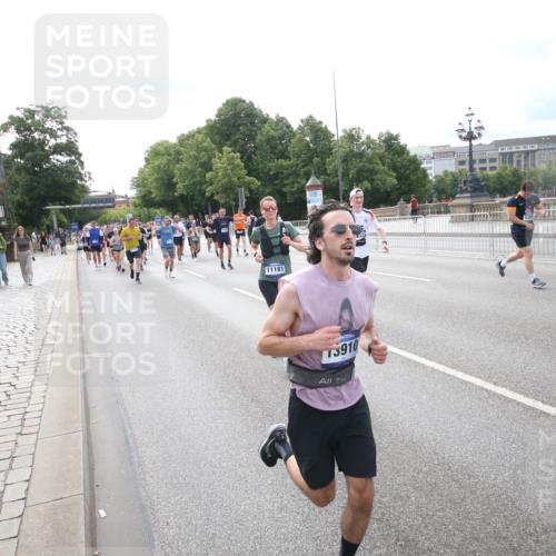 29.06.2025 - hella hamburg halbmarathon Jannik Wohlers http://msf.ph/oto/8149682 29.06.2025 10:19:35 Lombardsbrücke 1110, 1115, 1154, 2064, 2918, 3278, 4539, 4737, 4739, 5397, 6872, 6874, 7137, 7519, 7808, 7917, 8387, 8738, 9196, 10349, 10550, 10622, 10701, 11028, 11036, 12615, 12618, 12859, 13002, 13192, 13634, 13910, 14024, 14425, 14428, 14953, 15423, 15529, 15572, 15948, 16016, 16164, 16190, 16240, 16322, 16480, 16611, 16714, 17076, 17123, 17208, 17454, 17456, 17853, 17913, 18322, 18368, 18648, 18685, 18843 meine-sportfotos.de