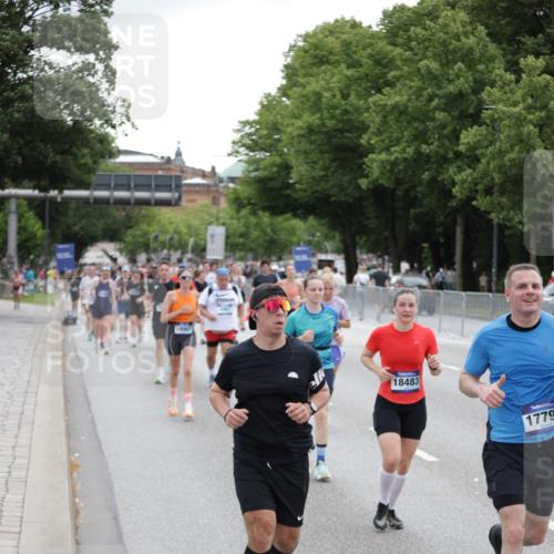 29.06.2025 - hella hamburg halbmarathon Jannik Wohlers http://msf.ph/oto/8149692 29.06.2025 10:50:08 Lombardsbrücke 1259, 1828, 2047, 3203, 3680, 3838, 4642, 4695, 4961, 5131, 7505, 7677, 7938, 8299, 8833, 8834, 9096, 9933, 10744, 11696, 13887, 14102, 14591, 14762, 15017, 15105, 15230, 15416, 15467, 15551, 16489, 16593, 16670, 16742, 17790, 18067, 18092, 18483 meine-sportfotos.de