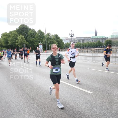 29.06.2025 - hella hamburg halbmarathon Jannik Wohlers http://msf.ph/oto/8149703 29.06.2025 10:19:36 Lombardsbrücke 1110, 1115, 1154, 2064, 2918, 3278, 4539, 4737, 4739, 5397, 6872, 6874, 7137, 7519, 7808, 7917, 8387, 8738, 9196, 10550, 10622, 10701, 11028, 11036, 12615, 12618, 12859, 13002, 13192, 13634, 13910, 14024, 14425, 14428, 14953, 15423, 15529, 15572, 15948, 16016, 16164, 16190, 16240, 16322, 16480, 16611, 16714, 17076, 17123, 17208, 17454, 17456, 17853, 17913, 18322, 18368, 18648, 18685, 18843 meine-sportfotos.de