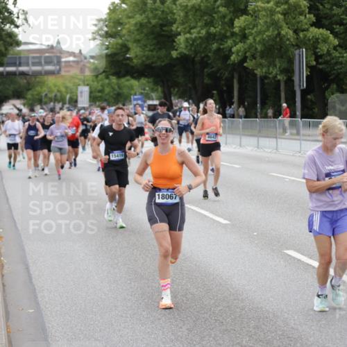 29.06.2025 - hella hamburg halbmarathon Jannik Wohlers http://msf.ph/oto/8149712 29.06.2025 10:50:11 Lombardsbrücke 1259, 1828, 1930, 2047, 3184, 3647, 3680, 3838, 4642, 4695, 4961, 5131, 7133, 7161, 7505, 7677, 7938, 8299, 8833, 8834, 9096, 9168, 9933, 10744, 14102, 14591, 14762, 15017, 15105, 15230, 15416, 15467, 15551, 16489, 16593, 16670, 16742, 17790, 18067, 18092, 18483 meine-sportfotos.de