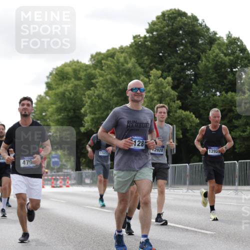 29.06.2025 - hella hamburg halbmarathon Jannik Wohlers http://msf.ph/oto/8149713 29.06.2025 10:13:12 Lombardsbrücke 2055, 2359, 2721, 2904, 2987, 4187, 4795, 4950, 5232, 5546, 5631, 6026, 6717, 6724, 7446, 7447, 7460, 7913, 8279, 9128, 9612, 9631, 10977, 12313, 12797, 12928, 12929, 13331, 13928, 15663, 16491, 17472, 18222, 18231, 19035, 19190 meine-sportfotos.de