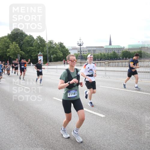 29.06.2025 - hella hamburg halbmarathon Jannik Wohlers http://msf.ph/oto/8149715 29.06.2025 10:19:36 Lombardsbrücke 1110, 1115, 1154, 2064, 2918, 3278, 4539, 4737, 4739, 5397, 6872, 6874, 7137, 7519, 7808, 7917, 8387, 8738, 9196, 10550, 10622, 10701, 11028, 11036, 12615, 12618, 12859, 13002, 13192, 13634, 13910, 14024, 14425, 14428, 14953, 15423, 15529, 15572, 15948, 16016, 16164, 16190, 16240, 16322, 16480, 16611, 16714, 17076, 17123, 17208, 17454, 17456, 17853, 17913, 18322, 18368, 18648, 18685, 18843 meine-sportfotos.de