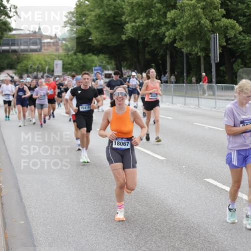 29.06.2025 - hella hamburg halbmarathon Jannik Wohlers http://msf.ph/oto/8149718 29.06.2025 10:50:11 Lombardsbrücke 1259, 1828, 1930, 2047, 3184, 3647, 3680, 3838, 4642, 4695, 4961, 5131, 7133, 7161, 7505, 7677, 7938, 8299, 8833, 8834, 9096, 9168, 9933, 10744, 14102, 14591, 14762, 15017, 15105, 15230, 15416, 15467, 15551, 16489, 16593, 16670, 16742, 17790, 18067, 18092, 18483 meine-sportfotos.de