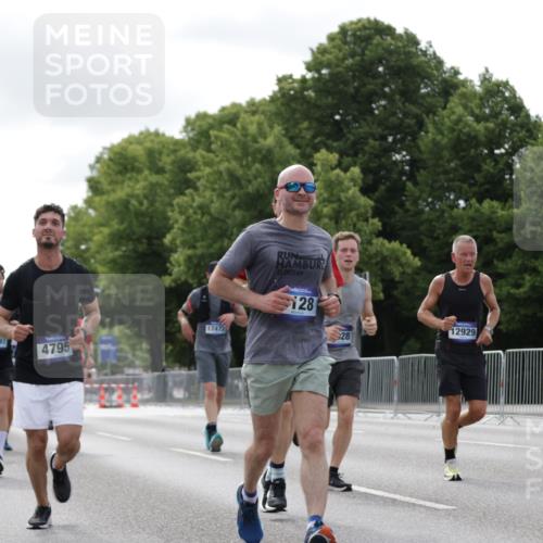 29.06.2025 - hella hamburg halbmarathon Jannik Wohlers http://msf.ph/oto/8149719 29.06.2025 10:13:12 Lombardsbrücke 2055, 2359, 2721, 2904, 2987, 4187, 4795, 4950, 5232, 5546, 5631, 6026, 6717, 6724, 7446, 7447, 7460, 7913, 8279, 9128, 9612, 9631, 10977, 12313, 12797, 12928, 12929, 13331, 13928, 15663, 16491, 17472, 18222, 18231, 19035, 19190 meine-sportfotos.de