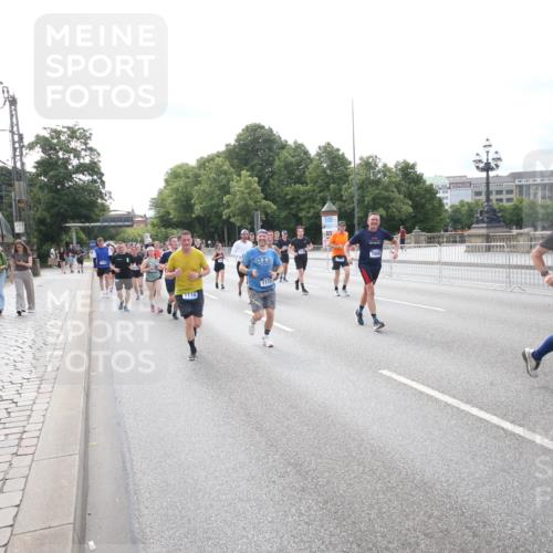 29.06.2025 - hella hamburg halbmarathon Jannik Wohlers http://msf.ph/oto/8149721 29.06.2025 10:19:38 Lombardsbrücke 1110, 1115, 1154, 2064, 3278, 4539, 4585, 4737, 4739, 5397, 5556, 5659, 6874, 7137, 7519, 7808, 8387, 8738, 9196, 10550, 10622, 10701, 11028, 11036, 13002, 13192, 13634, 13910, 14024, 14425, 14428, 15529, 15572, 15619, 15948, 16016, 16164, 16240, 16322, 16480, 16611, 16714, 16991, 17076, 17123, 17208, 17454, 17456, 17853, 17913, 18114, 18322, 18368, 18648, 18685 meine-sportfotos.de