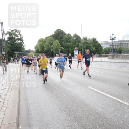 29.06.2025 - hella hamburg halbmarathon Jannik Wohlers http://msf.ph/oto/8149728 29.06.2025 10:19:38 Lombardsbrücke 1110, 1115, 1154, 2064, 3278, 4539, 4585, 4737, 4739, 5397, 5556, 5659, 6874, 7137, 7519, 7808, 8387, 8738, 9196, 10550, 10622, 10701, 11028, 11036, 13002, 13192, 13634, 13910, 14024, 14425, 14428, 15529, 15572, 15619, 15948, 16016, 16164, 16240, 16322, 16480, 16611, 16714, 16991, 17076, 17123, 17208, 17454, 17456, 17853, 17913, 18114, 18322, 18368, 18648, 18685 meine-sportfotos.de