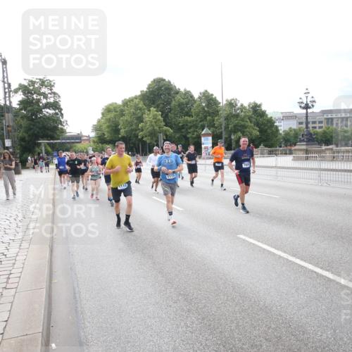 29.06.2025 - hella hamburg halbmarathon Jannik Wohlers http://msf.ph/oto/8149734 29.06.2025 10:19:38 Lombardsbrücke 1110, 1115, 1154, 2064, 3278, 4539, 4585, 4737, 4739, 5397, 5556, 5659, 6874, 7137, 7519, 7808, 8387, 8738, 9196, 10550, 10622, 10701, 11028, 11036, 13002, 13192, 13634, 13910, 14024, 14425, 14428, 15529, 15572, 15619, 15948, 16016, 16164, 16240, 16322, 16480, 16611, 16714, 16991, 17076, 17123, 17208, 17454, 17456, 17853, 17913, 18114, 18322, 18368, 18648, 18685 meine-sportfotos.de