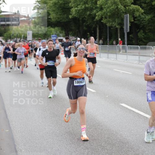 29.06.2025 - hella hamburg halbmarathon Jannik Wohlers http://msf.ph/oto/8149742 29.06.2025 10:50:11 Lombardsbrücke 1259, 1828, 1930, 2047, 3184, 3647, 3680, 3838, 4642, 4695, 4961, 5131, 7133, 7161, 7505, 7677, 7938, 8299, 8833, 8834, 9096, 9168, 9933, 10744, 14102, 14591, 14762, 15017, 15105, 15230, 15416, 15467, 15551, 16489, 16593, 16670, 16742, 17790, 18067, 18092, 18483 meine-sportfotos.de