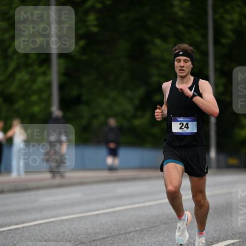 29.06.2025 - hella hamburg halbmarathon Dr. Thomas Lammeyer http://msf.ph/oto/8149744 29.06.2025 09:35:58 Kennedybrücke 24 meine-sportfotos.de