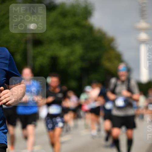 29.06.2025 - hella hamburg halbmarathon Dr. Thomas Lammeyer http://msf.ph/oto/8149763 29.06.2025 10:06:31 Kennedybrücke 1128, 1254, 1432, 1453, 1733, 2322, 2323, 2685, 3780, 3919, 4663, 4985, 5742, 5763, 6166, 6322, 6708, 6860, 7049, 7243, 7323, 8662, 8749, 9020, 9021, 9928, 10539, 10866, 11191, 11250 meine-sportfotos.de