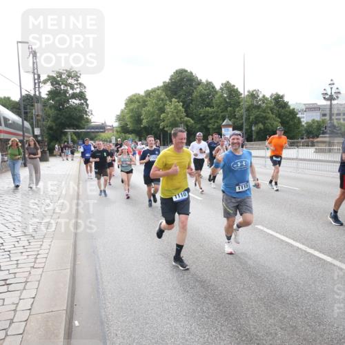 29.06.2025 - hella hamburg halbmarathon Jannik Wohlers http://msf.ph/oto/8149777 29.06.2025 10:19:39 Lombardsbrücke 1110, 1115, 1154, 2064, 3278, 4539, 4585, 4737, 4739, 5397, 5556, 5659, 7137, 7519, 7744, 7808, 8387, 8738, 9196, 10550, 10622, 10701, 11028, 11036, 13002, 13192, 13634, 13910, 14024, 14425, 14428, 15529, 15572, 15619, 15948, 16016, 16164, 16240, 16322, 16480, 16611, 16714, 16991, 17076, 17123, 17208, 17454, 17456, 17853, 17913, 18114, 18368, 18648, 18685 meine-sportfotos.de