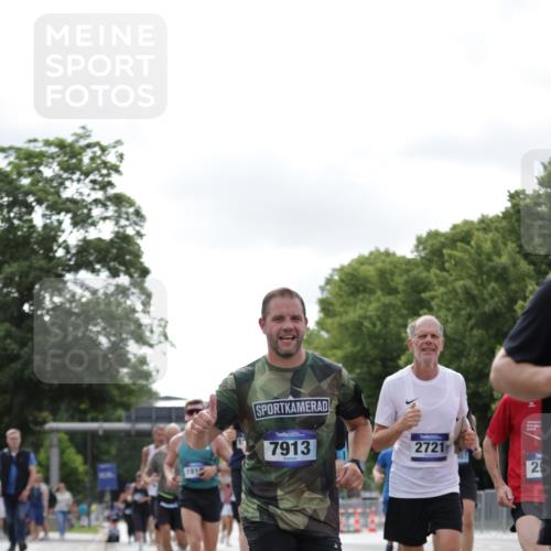 29.06.2025 - hella hamburg halbmarathon Jannik Wohlers http://msf.ph/oto/8149779 29.06.2025 10:13:15 Lombardsbrücke 1131, 2055, 2359, 2721, 2904, 2987, 4001, 4795, 4950, 5232, 5546, 5631, 5719, 6026, 6717, 6724, 7446, 7447, 7462, 7913, 8279, 9128, 9612, 9631, 10977, 12313, 12797, 12928, 12929, 13331, 13928, 15085, 15663, 16491, 17472, 18222, 18231, 19190 meine-sportfotos.de