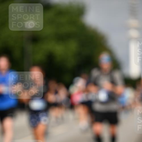 29.06.2025 - hella hamburg halbmarathon Dr. Thomas Lammeyer http://msf.ph/oto/8149782 29.06.2025 10:06:32 Kennedybrücke 1128, 1254, 1432, 1733, 2322, 2323, 2685, 3780, 3919, 4663, 4985, 5742, 5763, 6166, 6295, 6322, 6708, 6860, 7049, 7243, 7323, 8662, 8749, 9020, 9021, 9928, 10539, 10866, 11191, 11250 meine-sportfotos.de