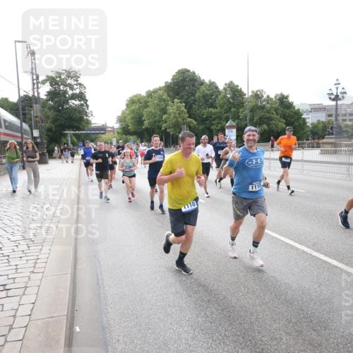 29.06.2025 - hella hamburg halbmarathon Jannik Wohlers http://msf.ph/oto/8149783 29.06.2025 10:19:39 Lombardsbrücke 1110, 1115, 1154, 2064, 3278, 4539, 4585, 4737, 4739, 5397, 5556, 5659, 7137, 7519, 7744, 7808, 8387, 8738, 9196, 10550, 10622, 10701, 11028, 11036, 13002, 13192, 13634, 13910, 14024, 14425, 14428, 15529, 15572, 15619, 15948, 16016, 16164, 16240, 16322, 16480, 16611, 16714, 16991, 17076, 17123, 17208, 17454, 17456, 17853, 17913, 18114, 18368, 18648, 18685 meine-sportfotos.de