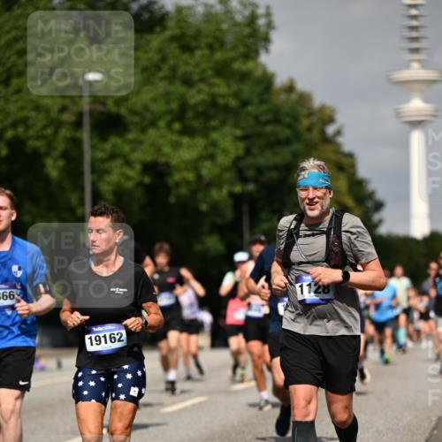 29.06.2025 - hella hamburg halbmarathon Dr. Thomas Lammeyer http://msf.ph/oto/8149787 29.06.2025 10:06:32 Kennedybrücke 1128, 1254, 1432, 1733, 2322, 2323, 2685, 3780, 3919, 4663, 4985, 5742, 5763, 6166, 6295, 6322, 6708, 6860, 7049, 7243, 7323, 8662, 8749, 9020, 9021, 9928, 10539, 10866, 11191, 11250 meine-sportfotos.de