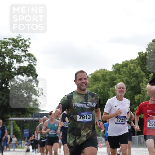 29.06.2025 - hella hamburg halbmarathon Jannik Wohlers http://msf.ph/oto/8149790 29.06.2025 10:13:15 Lombardsbrücke 1131, 2055, 2359, 2721, 2904, 2987, 4001, 4795, 4950, 5232, 5546, 5631, 5719, 6026, 6717, 6724, 7446, 7447, 7462, 7913, 8279, 9128, 9612, 9631, 10977, 12313, 12797, 12928, 12929, 13331, 13928, 15085, 15663, 16491, 17472, 18222, 18231, 19190 meine-sportfotos.de