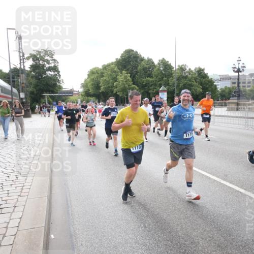 29.06.2025 - hella hamburg halbmarathon Jannik Wohlers http://msf.ph/oto/8149791 29.06.2025 10:19:39 Lombardsbrücke 1110, 1115, 1154, 2064, 3278, 4539, 4585, 4737, 4739, 5397, 5556, 5659, 7137, 7519, 7744, 7808, 8387, 8738, 9196, 10550, 10622, 10701, 11028, 11036, 13002, 13192, 13634, 13910, 14024, 14425, 14428, 15529, 15572, 15619, 15948, 16016, 16164, 16240, 16322, 16480, 16611, 16714, 16991, 17076, 17123, 17208, 17454, 17456, 17853, 17913, 18114, 18368, 18648, 18685 meine-sportfotos.de