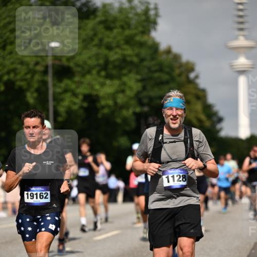 29.06.2025 - hella hamburg halbmarathon Dr. Thomas Lammeyer http://msf.ph/oto/8149800 29.06.2025 10:06:33 Kennedybrücke 1128, 1254, 1432, 1733, 2322, 2323, 2685, 3780, 3919, 4663, 4985, 5742, 5763, 6166, 6295, 6322, 6708, 6860, 7049, 7243, 7323, 8662, 8749, 9020, 9021, 9928, 10539, 10866, 11191, 11250 meine-sportfotos.de