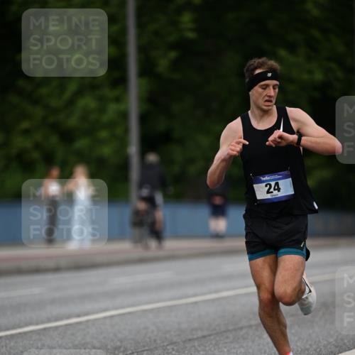29.06.2025 - hella hamburg halbmarathon Dr. Thomas Lammeyer http://msf.ph/oto/8149804 29.06.2025 09:35:58 Kennedybrücke 24 meine-sportfotos.de