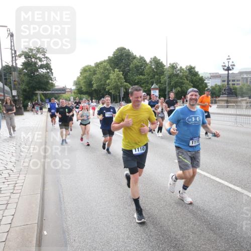 29.06.2025 - hella hamburg halbmarathon Jannik Wohlers http://msf.ph/oto/8149805 29.06.2025 10:19:39 Lombardsbrücke 1110, 1115, 1154, 2064, 3278, 4539, 4585, 4737, 4739, 5397, 5556, 5659, 7137, 7519, 7744, 7808, 8387, 8738, 9196, 10550, 10622, 10701, 11028, 11036, 13002, 13192, 13634, 13910, 14024, 14425, 14428, 15529, 15572, 15619, 15948, 16016, 16164, 16240, 16322, 16480, 16611, 16714, 16991, 17076, 17123, 17208, 17454, 17456, 17853, 17913, 18114, 18368, 18648, 18685 meine-sportfotos.de
