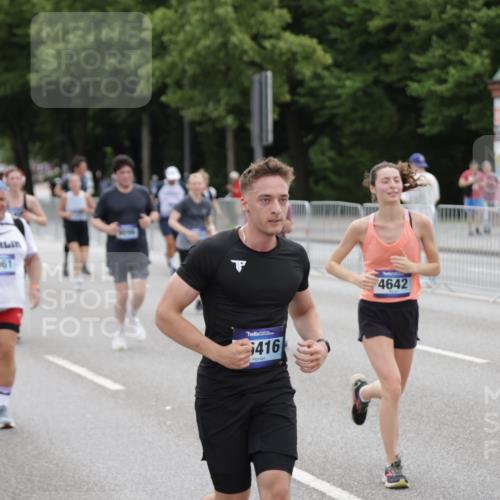 29.06.2025 - hella hamburg halbmarathon Jannik Wohlers http://msf.ph/oto/8149809 29.06.2025 10:50:14 Lombardsbrücke 1930, 2200, 3184, 3229, 3647, 3838, 4642, 4695, 4961, 5131, 7133, 7161, 7505, 7938, 8299, 8833, 8834, 9096, 9168, 9933, 10437, 10744, 12392, 12393, 14102, 14762, 15017, 15105, 15416, 15467, 16593, 16742, 17337, 17790, 18067, 18092, 18483 meine-sportfotos.de