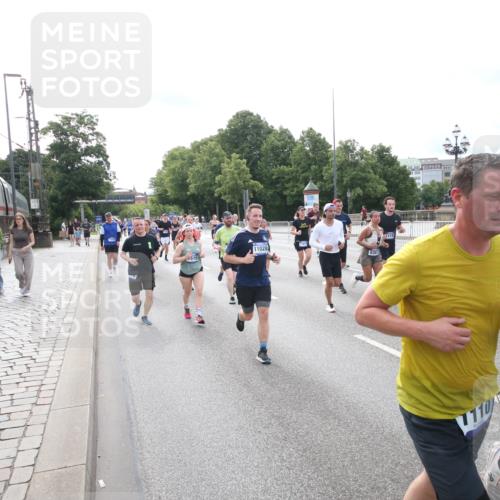 29.06.2025 - hella hamburg halbmarathon Jannik Wohlers http://msf.ph/oto/8149813 29.06.2025 10:19:40 Lombardsbrücke 1110, 1115, 1154, 2064, 3278, 4539, 4585, 4737, 4739, 5397, 5556, 5659, 7137, 7519, 7744, 7808, 8387, 8738, 9196, 10550, 10622, 10701, 11028, 11036, 13002, 13192, 13634, 13910, 14024, 14425, 14564, 15529, 15572, 15619, 15948, 16016, 16164, 16240, 16322, 16480, 16611, 16714, 16991, 17076, 17123, 17208, 17454, 17456, 17853, 17913, 18114, 18368, 18648, 18685 meine-sportfotos.de
