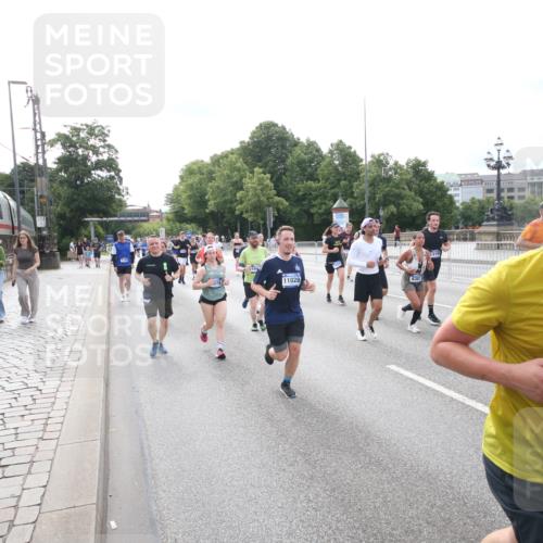 29.06.2025 - hella hamburg halbmarathon Jannik Wohlers http://msf.ph/oto/8149819 29.06.2025 10:19:40 Lombardsbrücke 1110, 1115, 1154, 2064, 3278, 4539, 4585, 4737, 4739, 5397, 5556, 5659, 7137, 7519, 7744, 7808, 8387, 8738, 9196, 10550, 10622, 10701, 11028, 11036, 13002, 13192, 13634, 13910, 14024, 14425, 14564, 15529, 15572, 15619, 15948, 16016, 16164, 16240, 16322, 16480, 16611, 16714, 16991, 17076, 17123, 17208, 17454, 17456, 17853, 17913, 18114, 18368, 18648, 18685 meine-sportfotos.de