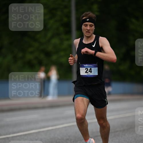 29.06.2025 - hella hamburg halbmarathon Dr. Thomas Lammeyer http://msf.ph/oto/8149820 29.06.2025 09:35:59 Kennedybrücke 24 meine-sportfotos.de