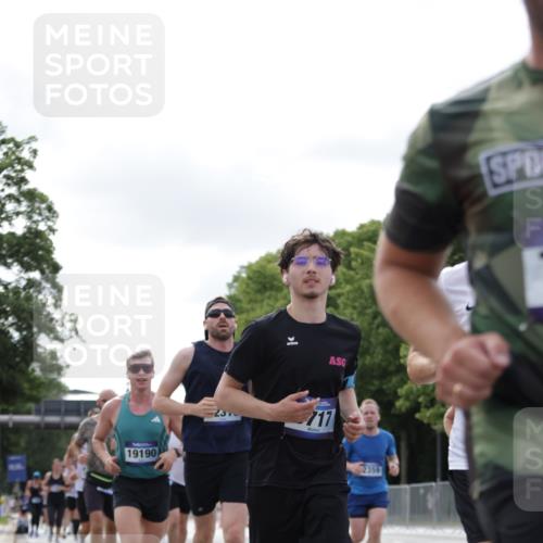 29.06.2025 - hella hamburg halbmarathon Jannik Wohlers http://msf.ph/oto/8149829 29.06.2025 10:13:16 Lombardsbrücke 1131, 2055, 2359, 2721, 2904, 2987, 4001, 4795, 4950, 5232, 5546, 5631, 5719, 6026, 6717, 6724, 7446, 7447, 7462, 7913, 8279, 8673, 9128, 9612, 9631, 10977, 12313, 12797, 12928, 12929, 13331, 13928, 15085, 15663, 16491, 17472, 18231, 19190 meine-sportfotos.de