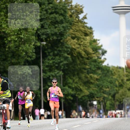 29.06.2025 - hella hamburg halbmarathon Dr. Thomas Lammeyer http://msf.ph/oto/8149832 29.06.2025 09:37:41 Kennedybrücke 43, 46, 48 meine-sportfotos.de