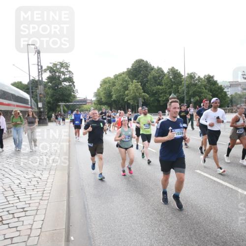 29.06.2025 - hella hamburg halbmarathon Jannik Wohlers http://msf.ph/oto/8149833 29.06.2025 10:19:40 Lombardsbrücke 1110, 1115, 1154, 2064, 3278, 4539, 4585, 4737, 4739, 5397, 5556, 5659, 7137, 7519, 7744, 7808, 8387, 8738, 9196, 10550, 10622, 10701, 11028, 11036, 13002, 13192, 13634, 13910, 14024, 14425, 14564, 15529, 15572, 15619, 15948, 16016, 16164, 16240, 16322, 16480, 16611, 16714, 16991, 17076, 17123, 17208, 17454, 17456, 17853, 17913, 18114, 18368, 18648, 18685 meine-sportfotos.de