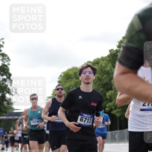 29.06.2025 - hella hamburg halbmarathon Jannik Wohlers http://msf.ph/oto/8149839 29.06.2025 10:13:16 Lombardsbrücke 1131, 2055, 2359, 2721, 2904, 2987, 4001, 4795, 4950, 5232, 5546, 5631, 5719, 6026, 6717, 6724, 7446, 7447, 7462, 7913, 8279, 8673, 9128, 9612, 9631, 10977, 12313, 12797, 12928, 12929, 13331, 13928, 15085, 15663, 16491, 17472, 18231, 19190 meine-sportfotos.de