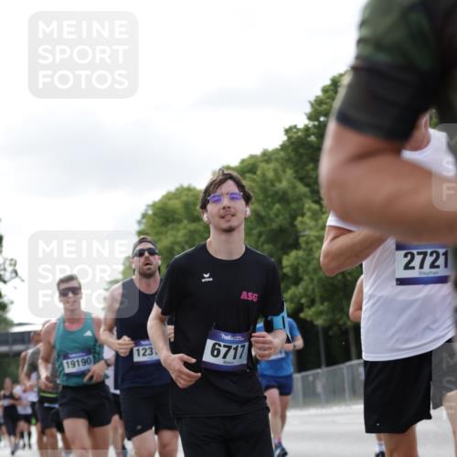 29.06.2025 - hella hamburg halbmarathon Jannik Wohlers http://msf.ph/oto/8149843 29.06.2025 10:13:17 Lombardsbrücke 1131, 2055, 2359, 2721, 2904, 2987, 4001, 4795, 4950, 5232, 5546, 5631, 5719, 6026, 6717, 6724, 7446, 7447, 7462, 7913, 8279, 8673, 9128, 9631, 10977, 11441, 12313, 12797, 12928, 12929, 13928, 15085, 15663, 15721, 15722, 16491, 17472, 18231, 19190 meine-sportfotos.de