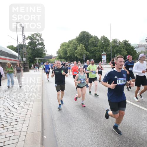29.06.2025 - hella hamburg halbmarathon Jannik Wohlers http://msf.ph/oto/8149856 29.06.2025 10:19:40 Lombardsbrücke 1110, 1115, 1154, 2064, 3278, 4539, 4585, 4737, 4739, 5397, 5556, 5659, 7137, 7519, 7744, 7808, 8387, 8738, 9196, 10550, 10622, 10701, 11028, 11036, 13002, 13192, 13634, 13910, 14024, 14425, 14564, 15529, 15572, 15619, 15948, 16016, 16164, 16240, 16322, 16480, 16611, 16714, 16991, 17076, 17123, 17208, 17454, 17456, 17853, 17913, 18114, 18368, 18648, 18685 meine-sportfotos.de