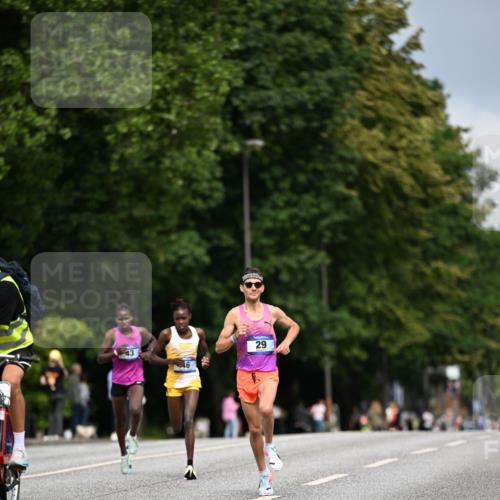 29.06.2025 - hella hamburg halbmarathon Dr. Thomas Lammeyer http://msf.ph/oto/8149859 29.06.2025 09:37:42 Kennedybrücke 43, 46, 48 meine-sportfotos.de