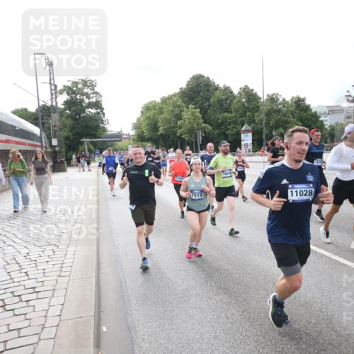 29.06.2025 - hella hamburg halbmarathon Jannik Wohlers http://msf.ph/oto/8149864 29.06.2025 10:19:41 Lombardsbrücke 1110, 1115, 1154, 2064, 3278, 4539, 4585, 4737, 4739, 5397, 5556, 5659, 5811, 5812, 7137, 7519, 7744, 7808, 8387, 8738, 9196, 9735, 10550, 10622, 10701, 11028, 11036, 13002, 13192, 13634, 13910, 14024, 14425, 14564, 15529, 15572, 15619, 15948, 16016, 16164, 16240, 16322, 16480, 16611, 16714, 16991, 17076, 17123, 17208, 17454, 17456, 17853, 17913, 18114, 18368, 18648, 18685 meine-sportfotos.de
