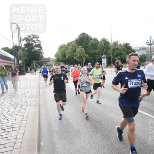 29.06.2025 - hella hamburg halbmarathon Jannik Wohlers http://msf.ph/oto/8149871 29.06.2025 10:19:41 Lombardsbrücke 1110, 1115, 1154, 2064, 3278, 4539, 4585, 4737, 4739, 5397, 5556, 5659, 5811, 5812, 7137, 7519, 7744, 7808, 8387, 8738, 9196, 9735, 10550, 10622, 10701, 11028, 11036, 13002, 13192, 13634, 13910, 14024, 14425, 14564, 15529, 15572, 15619, 15948, 16016, 16164, 16240, 16322, 16480, 16611, 16714, 16991, 17076, 17123, 17208, 17454, 17456, 17853, 17913, 18114, 18368, 18648, 18685 meine-sportfotos.de