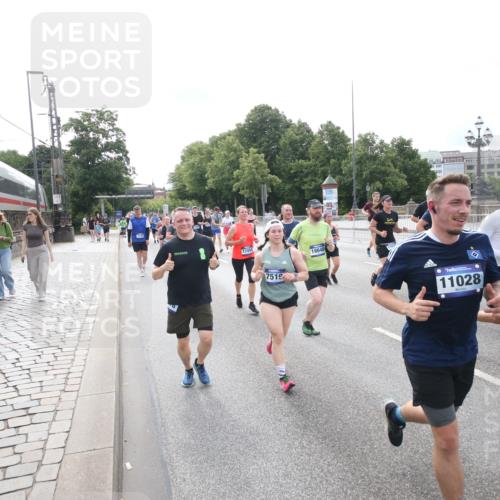 29.06.2025 - hella hamburg halbmarathon Jannik Wohlers http://msf.ph/oto/8149878 29.06.2025 10:19:41 Lombardsbrücke 1110, 1115, 1154, 2064, 3278, 4539, 4585, 4737, 4739, 5397, 5556, 5659, 5811, 5812, 7137, 7519, 7744, 7808, 8387, 8738, 9196, 9735, 10550, 10622, 10701, 11028, 11036, 13002, 13192, 13634, 13910, 14024, 14425, 14564, 15529, 15572, 15619, 15948, 16016, 16164, 16240, 16322, 16480, 16611, 16714, 16991, 17076, 17123, 17208, 17454, 17456, 17853, 17913, 18114, 18368, 18648, 18685 meine-sportfotos.de