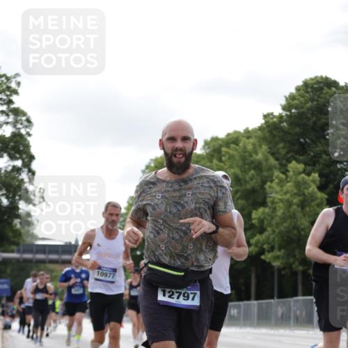 29.06.2025 - hella hamburg halbmarathon Jannik Wohlers http://msf.ph/oto/8149880 29.06.2025 10:13:19 Lombardsbrücke 1131, 1480, 2055, 2359, 2721, 2904, 2987, 4001, 4795, 4950, 5232, 5631, 5719, 6026, 6717, 6724, 7462, 7913, 8279, 8673, 9128, 9631, 10977, 11441, 12313, 12797, 12928, 12929, 15085, 15663, 15721, 15722, 16491, 17472, 18231, 19190 meine-sportfotos.de