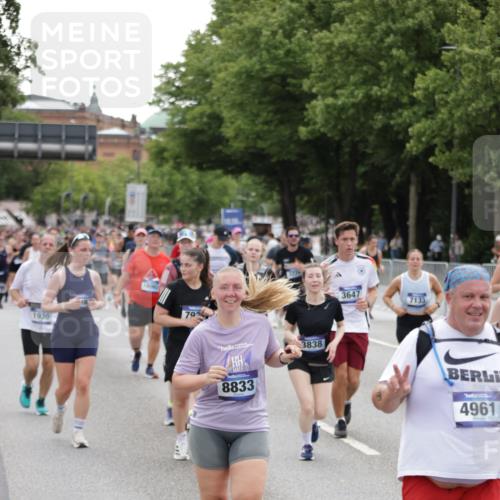 29.06.2025 - hella hamburg halbmarathon Jannik Wohlers http://msf.ph/oto/8149881 29.06.2025 10:50:17 Lombardsbrücke 1930, 2200, 3184, 3229, 3647, 3838, 4642, 4695, 4771, 4961, 5131, 6178, 7133, 7161, 7505, 7938, 8200, 8833, 8834, 9096, 9168, 9933, 10437, 10744, 12392, 12393, 14762, 15017, 15105, 15416, 15467, 16501, 16593, 17337, 17648, 17790, 18067, 18092, 18483 meine-sportfotos.de