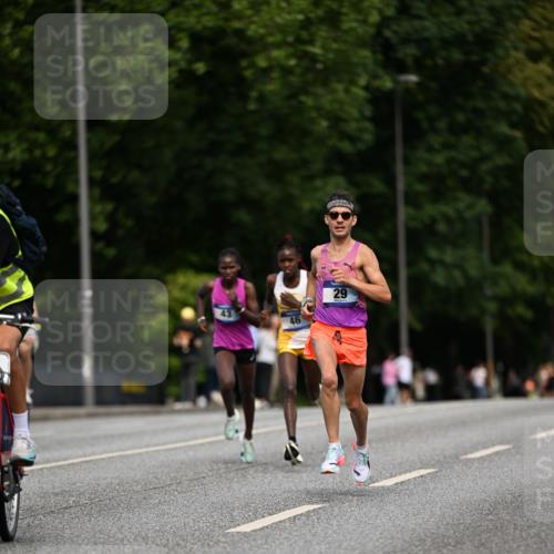 29.06.2025 - hella hamburg halbmarathon Dr. Thomas Lammeyer http://msf.ph/oto/8149883 29.06.2025 09:37:43 Kennedybrücke 43, 46, 48 meine-sportfotos.de
