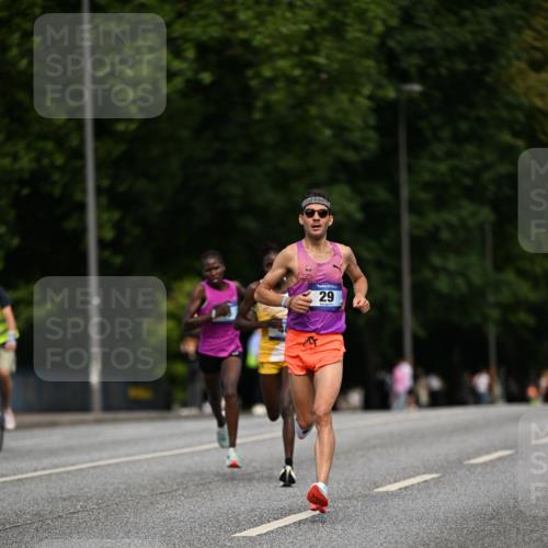 29.06.2025 - hella hamburg halbmarathon Dr. Thomas Lammeyer http://msf.ph/oto/8149894 29.06.2025 09:37:43 Kennedybrücke 43, 46, 48 meine-sportfotos.de