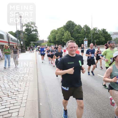 29.06.2025 - hella hamburg halbmarathon Jannik Wohlers http://msf.ph/oto/8149900 29.06.2025 10:19:41 Lombardsbrücke 1110, 1115, 1154, 2064, 3278, 4539, 4585, 4737, 4739, 5397, 5556, 5659, 5811, 5812, 7137, 7519, 7744, 7808, 8387, 8738, 9196, 9735, 10550, 10622, 10701, 11028, 11036, 13002, 13192, 13634, 13910, 14024, 14425, 14564, 15529, 15572, 15619, 15948, 16016, 16164, 16240, 16322, 16480, 16611, 16714, 16991, 17076, 17123, 17208, 17454, 17456, 17853, 17913, 18114, 18368, 18648, 18685 meine-sportfotos.de