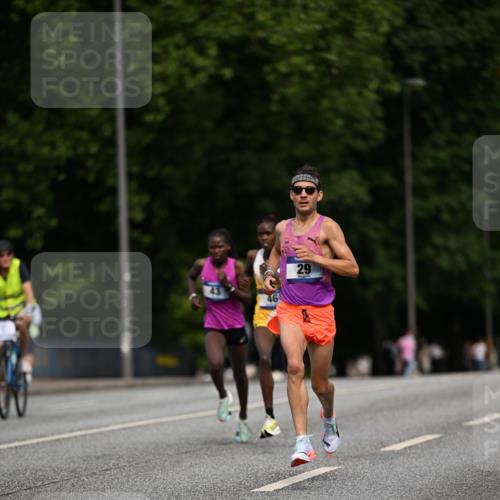 29.06.2025 - hella hamburg halbmarathon Dr. Thomas Lammeyer http://msf.ph/oto/8149901 29.06.2025 09:37:43 Kennedybrücke 43, 46, 48 meine-sportfotos.de