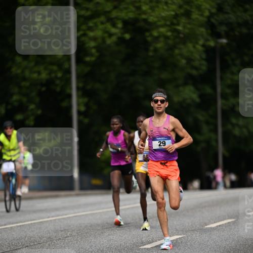 29.06.2025 - hella hamburg halbmarathon Dr. Thomas Lammeyer http://msf.ph/oto/8149905 29.06.2025 09:37:44 Kennedybrücke 43, 46, 48 meine-sportfotos.de