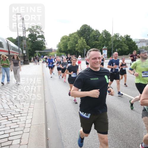 29.06.2025 - hella hamburg halbmarathon Jannik Wohlers http://msf.ph/oto/8149906 29.06.2025 10:19:42 Lombardsbrücke 1110, 1115, 1154, 2064, 3278, 4539, 4585, 4614, 4737, 4739, 5397, 5556, 5659, 5811, 5812, 7137, 7519, 7739, 7744, 7808, 8387, 8462, 8738, 9196, 9735, 10550, 10622, 10701, 11028, 13002, 13192, 13634, 13910, 14024, 14425, 14564, 15529, 15572, 15619, 15948, 16164, 16322, 16480, 16611, 16714, 16991, 17076, 17123, 17208, 17454, 17456, 17913, 18114, 18368, 18648, 18685 meine-sportfotos.de