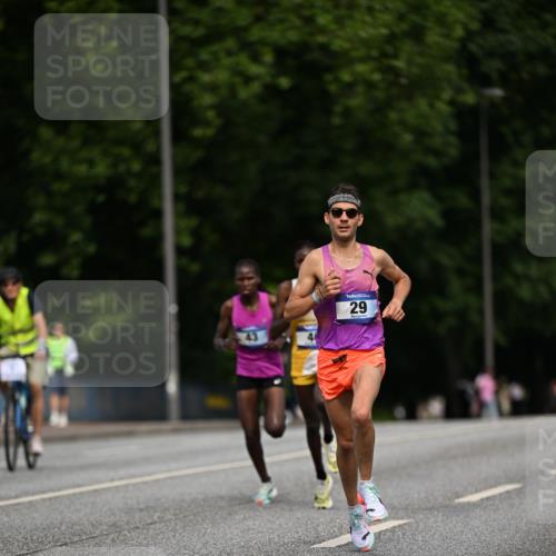 29.06.2025 - hella hamburg halbmarathon Dr. Thomas Lammeyer http://msf.ph/oto/8149910 29.06.2025 09:37:44 Kennedybrücke 43, 46, 48 meine-sportfotos.de