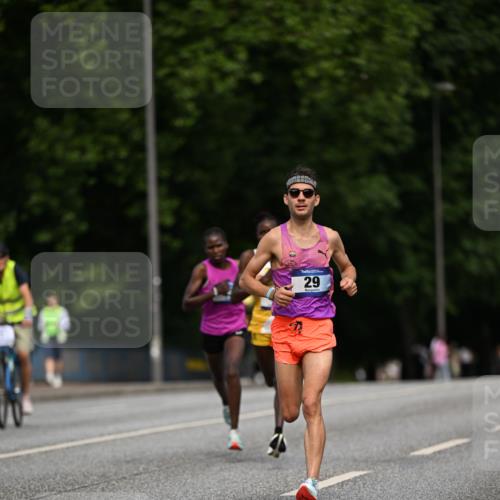 29.06.2025 - hella hamburg halbmarathon Dr. Thomas Lammeyer http://msf.ph/oto/8149913 29.06.2025 09:37:44 Kennedybrücke 43, 46, 48 meine-sportfotos.de
