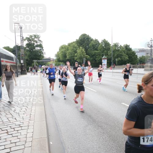 29.06.2025 - hella hamburg halbmarathon Jannik Wohlers http://msf.ph/oto/8149914 29.06.2025 10:19:43 Lombardsbrücke 1110, 1115, 2064, 3278, 3842, 4539, 4585, 4614, 4737, 4739, 5397, 5556, 5659, 5811, 5812, 7137, 7519, 7739, 7744, 7808, 8387, 8462, 8738, 9196, 9735, 10550, 10595, 10622, 10701, 11028, 13002, 13192, 13634, 13910, 14014, 14024, 14425, 14564, 15529, 15572, 15619, 15948, 16164, 16322, 16480, 16611, 16714, 16991, 17076, 17123, 17454, 17456, 17913, 18114, 18368, 18648, 18685 meine-sportfotos.de