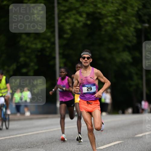 29.06.2025 - hella hamburg halbmarathon Dr. Thomas Lammeyer http://msf.ph/oto/8149925 29.06.2025 09:37:44 Kennedybrücke 43, 46, 48 meine-sportfotos.de